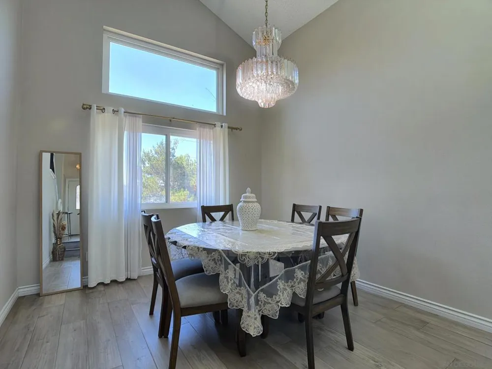 10295 Moorpark Spring Valley, CA 91978