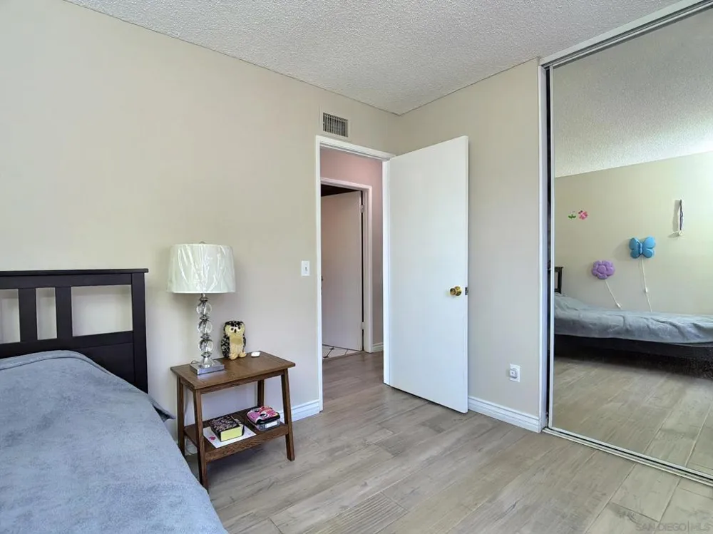 10295 Moorpark Spring Valley, CA 91978