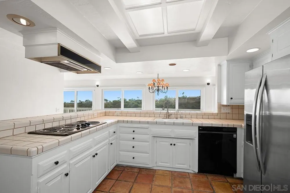 5942 Sagebrush Rd La Jolla, CA 92037
