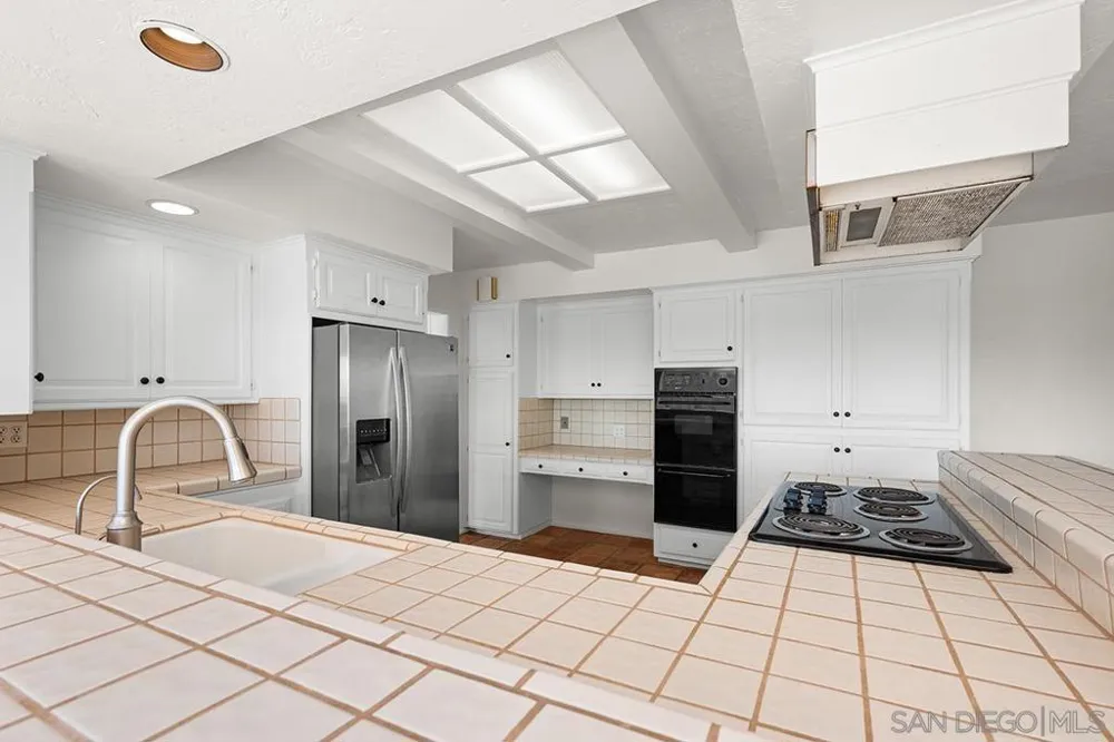 5942 Sagebrush Rd La Jolla, CA 92037