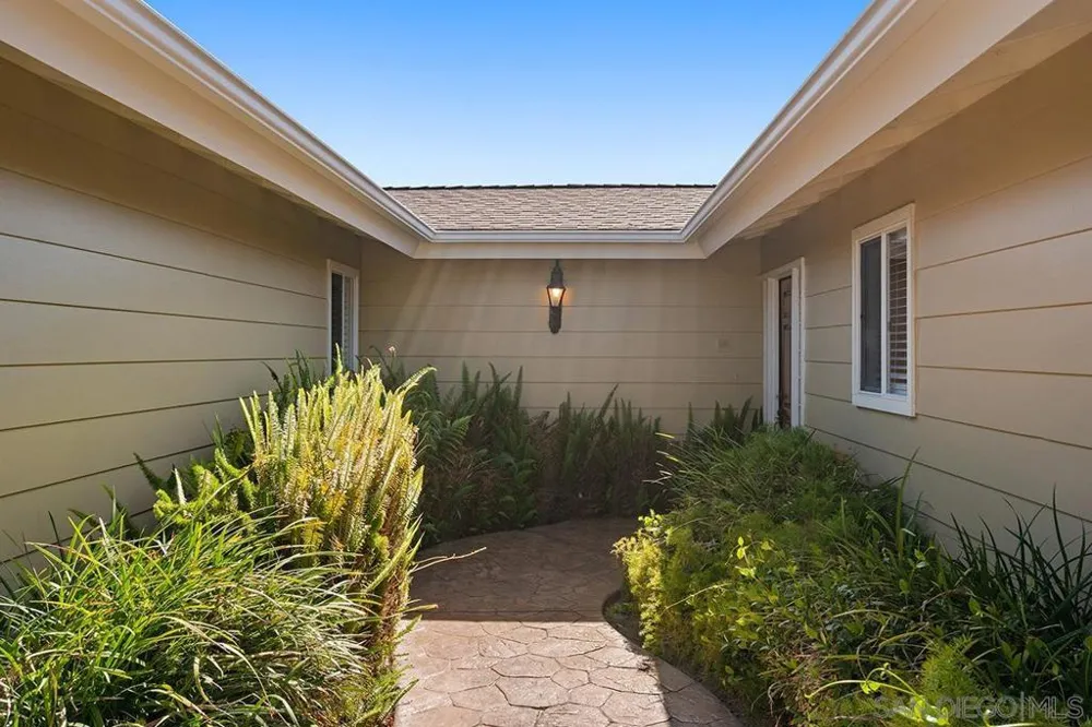 5942 Sagebrush Rd La Jolla, CA 92037