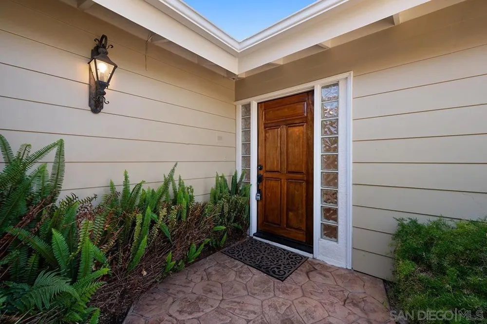 5942 Sagebrush Rd La Jolla, CA 92037