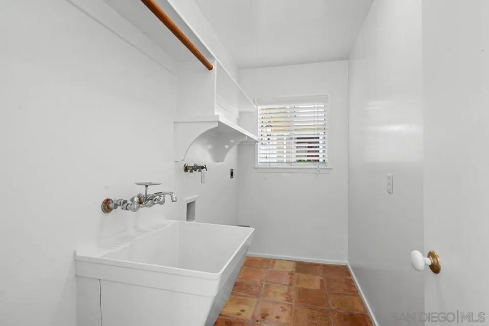 5942 Sagebrush Rd La Jolla, CA 92037