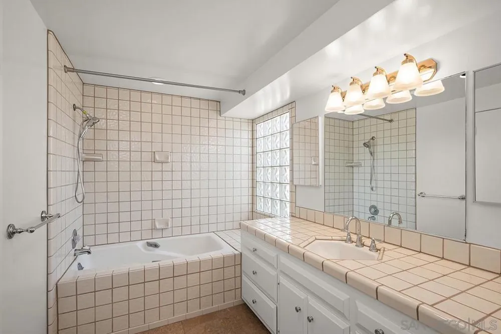 5942 Sagebrush Rd La Jolla, CA 92037