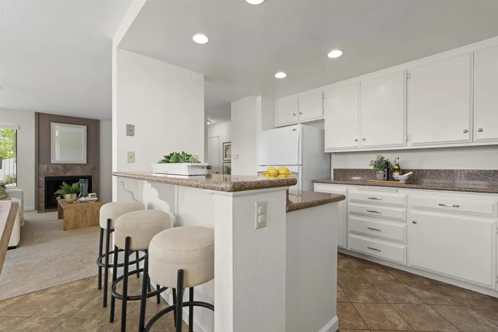7780 PARKWAY DR #1101 La Mesa, CA 91942