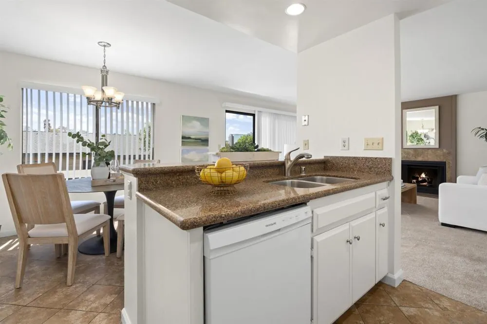 7780 PARKWAY DR #1101 La Mesa, CA 91942