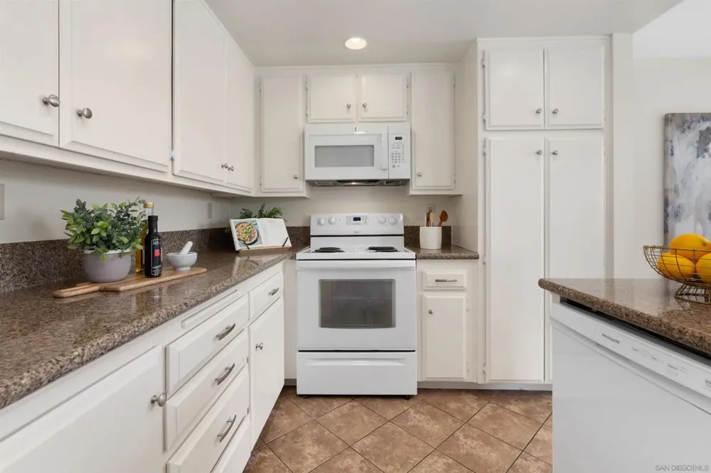 7780 PARKWAY DR #1101 La Mesa, CA 91942
