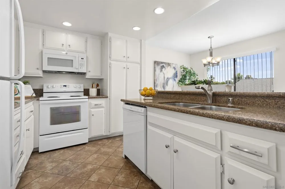 7780 PARKWAY DR #1101 La Mesa, CA 91942