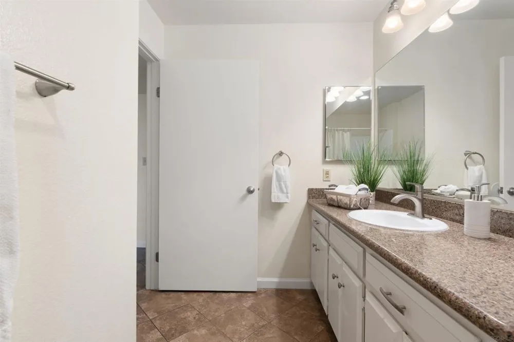7780 PARKWAY DR #1101 La Mesa, CA 91942