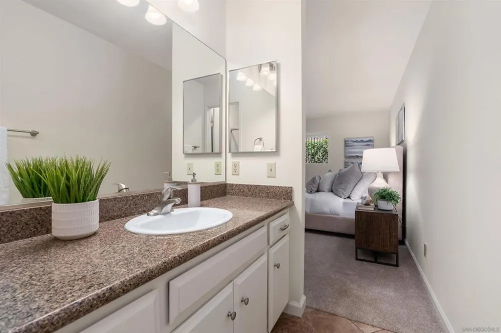 7780 PARKWAY DR #1101 La Mesa, CA 91942