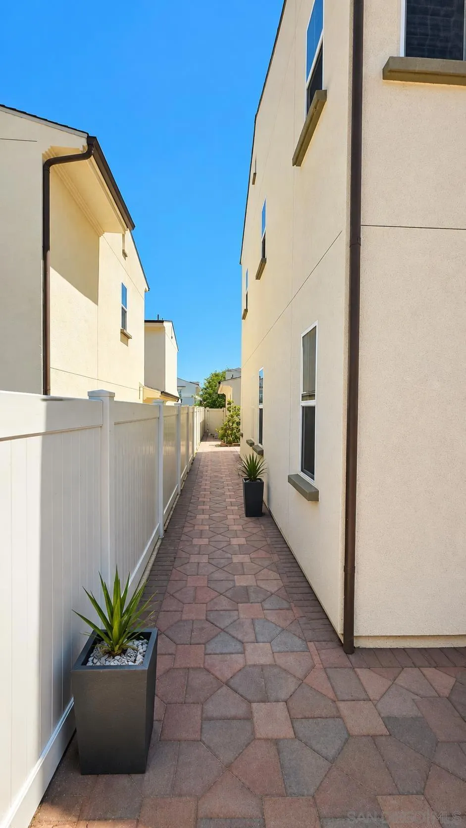 9057 W Bluff Place Santee, CA 92071