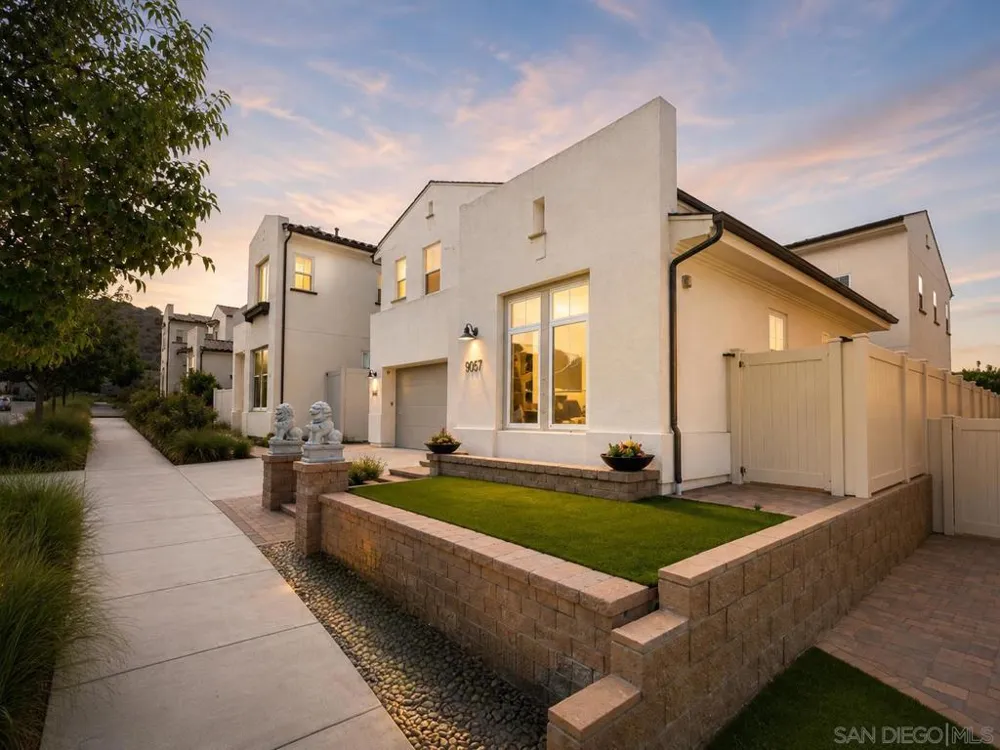 9057 W Bluff Place Santee, CA 92071