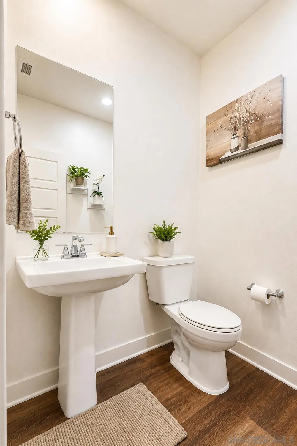 9057 W Bluff Place Santee, CA 92071