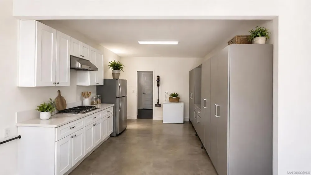 9057 W Bluff Place Santee, CA 92071
