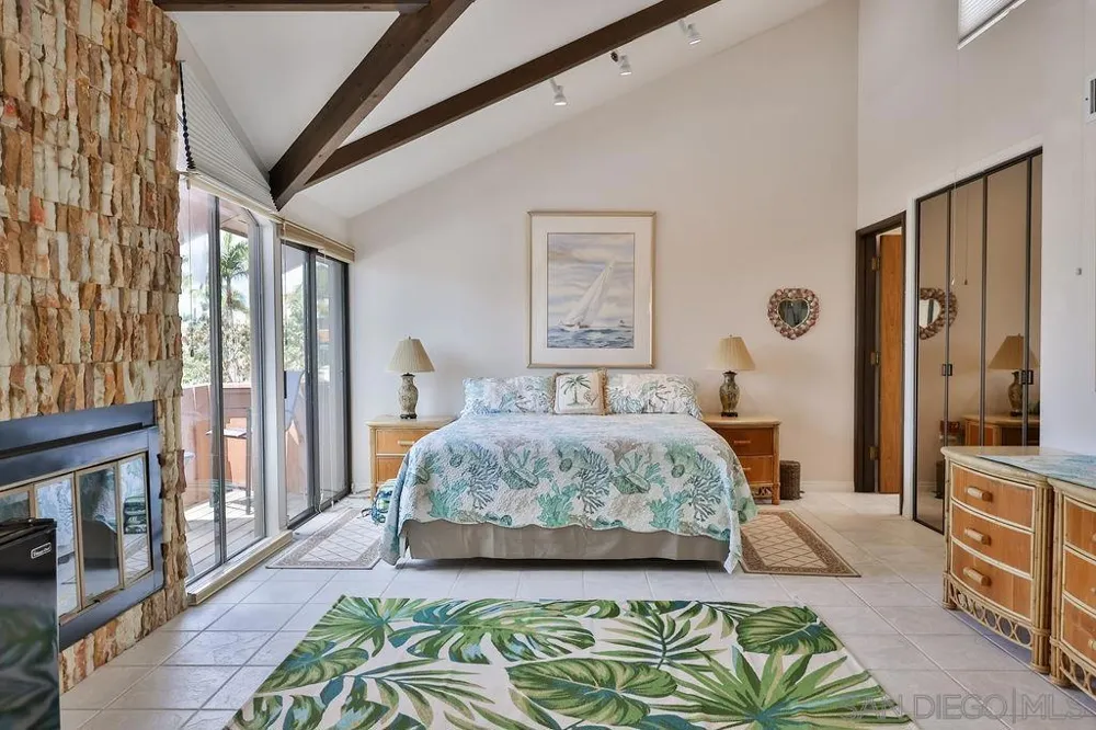 835 D Ave #4 Coronado, CA 92118