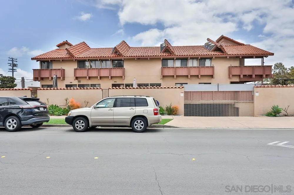 835 D Ave #4 Coronado, CA 92118