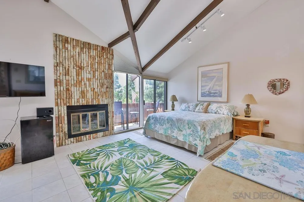 835 D Ave #4 Coronado, CA 92118