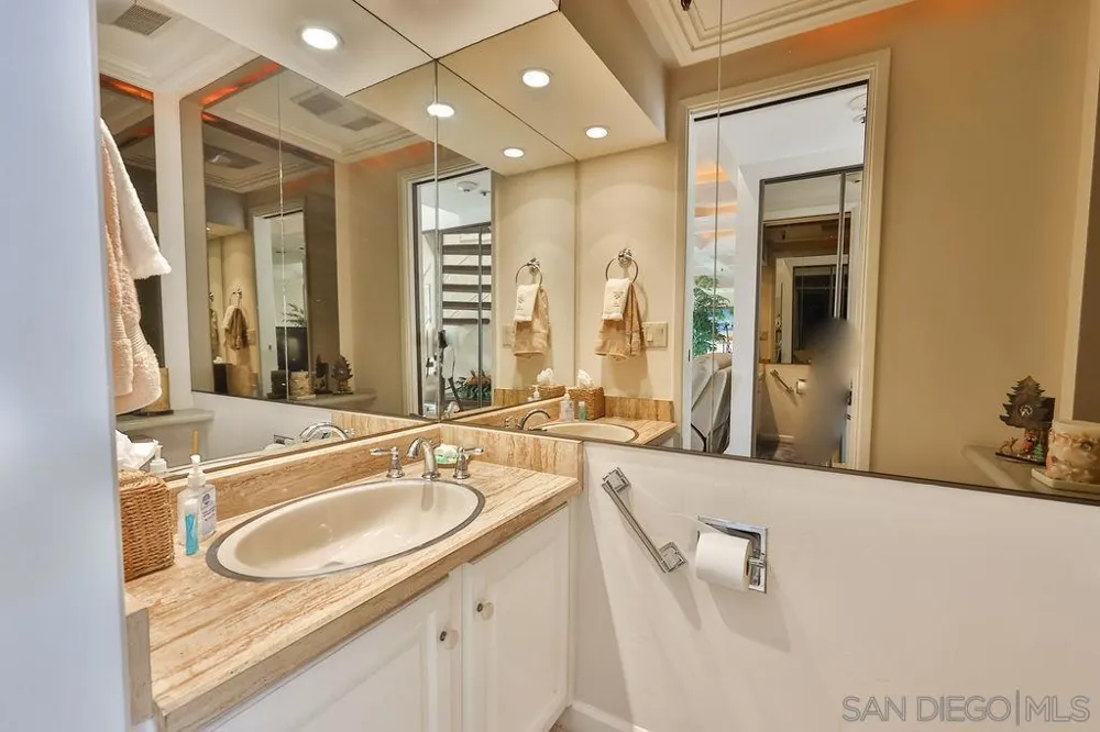 835 D Ave #4 Coronado, CA 92118