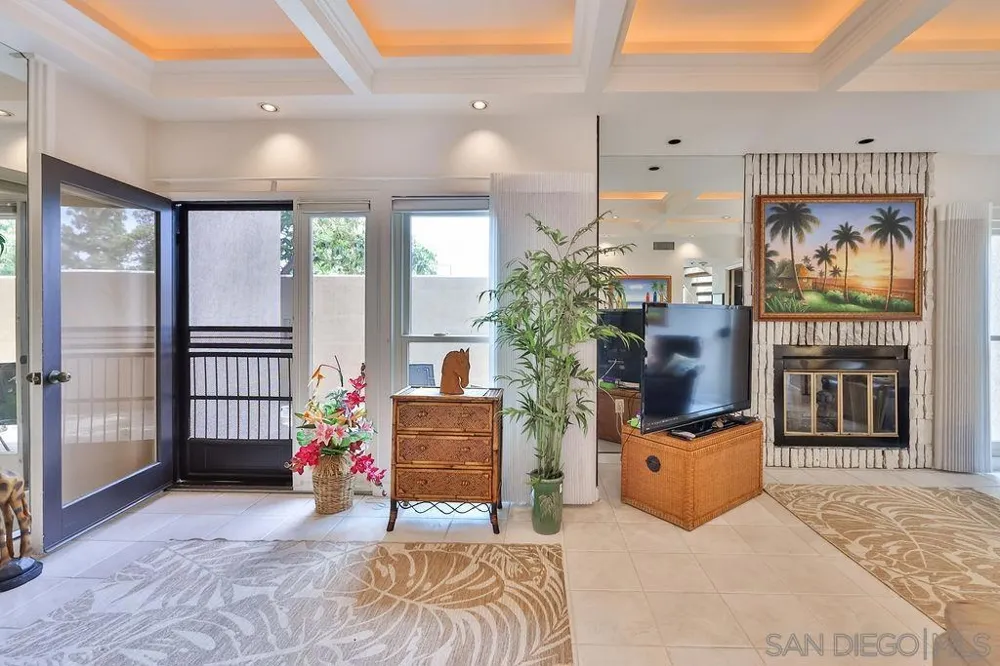 835 D Ave #4 Coronado, CA 92118