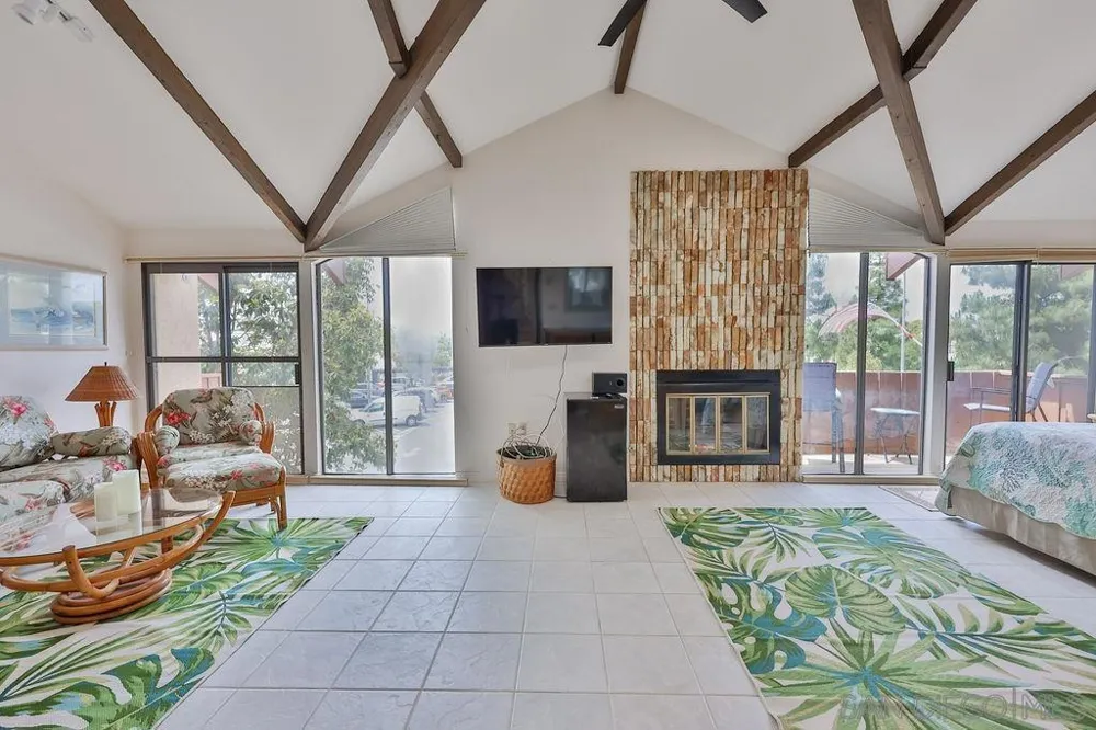 835 D Ave #4 Coronado, CA 92118