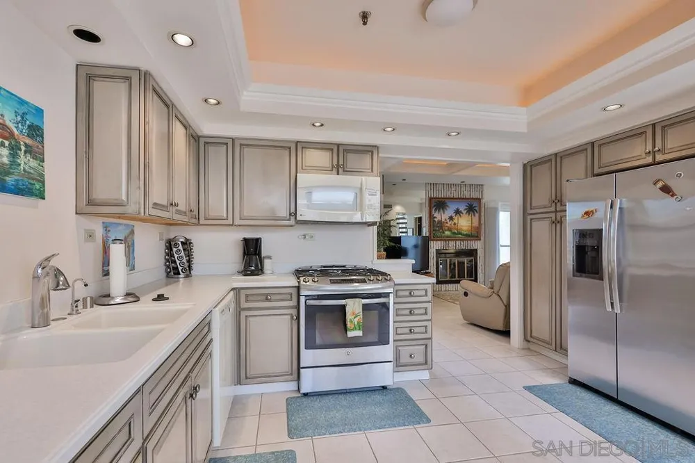 835 D Ave #4 Coronado, CA 92118