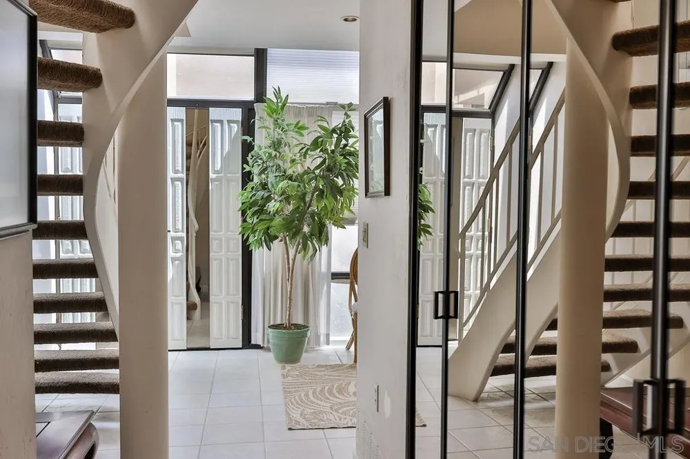 835 D Ave #4 Coronado, CA 92118