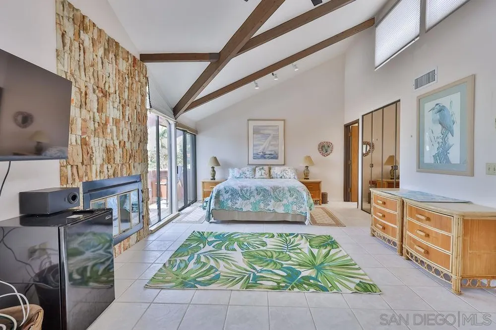 835 D Ave #4 Coronado, CA 92118