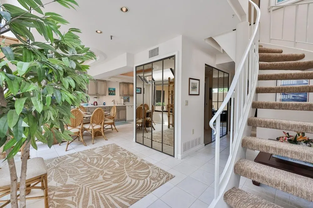 835 D Ave #4 Coronado, CA 92118
