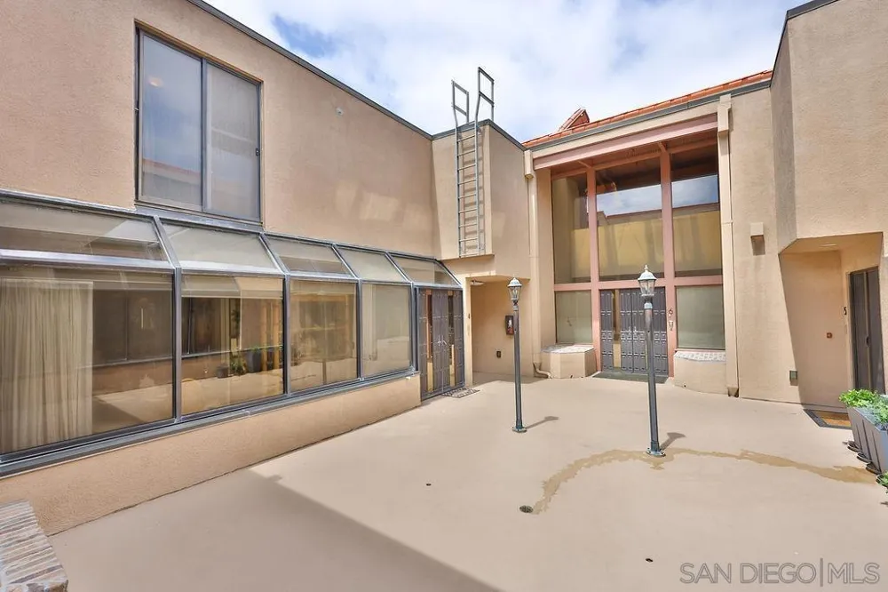 835 D Ave #4 Coronado, CA 92118