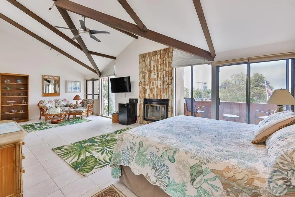 835 D Ave #4 Coronado, CA 92118