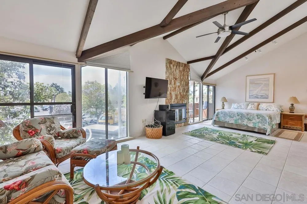 835 D Ave #4 Coronado, CA 92118