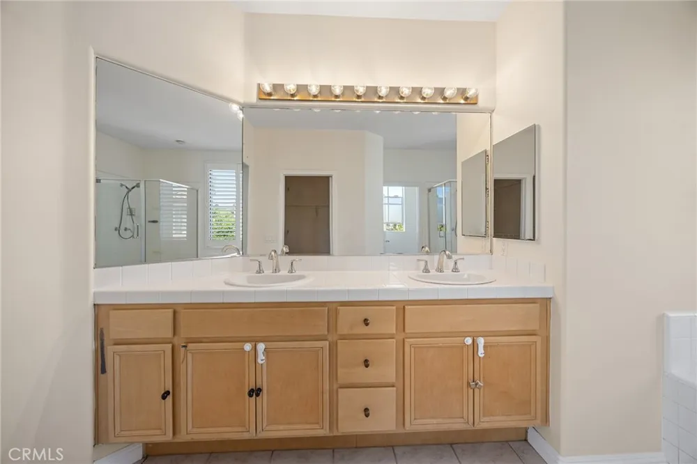 43 Del Carlo Irvine, CA 92606