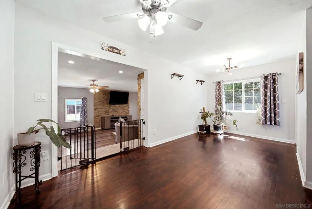 8852 Railroad Ave Santee, CA 92071
