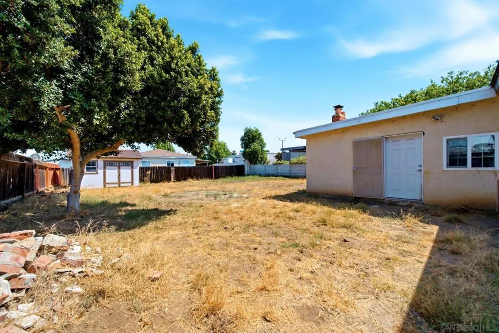 8852 Railroad Ave Santee, CA 92071