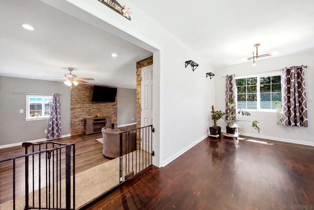 8852 Railroad Ave Santee, CA 92071