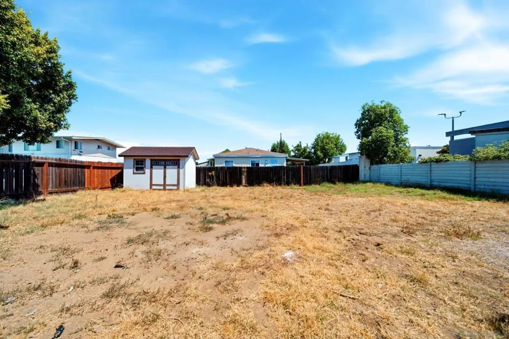 8852 Railroad Ave Santee, CA 92071