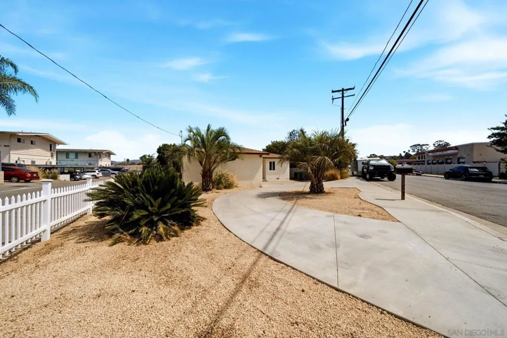 8852 Railroad Ave Santee, CA 92071