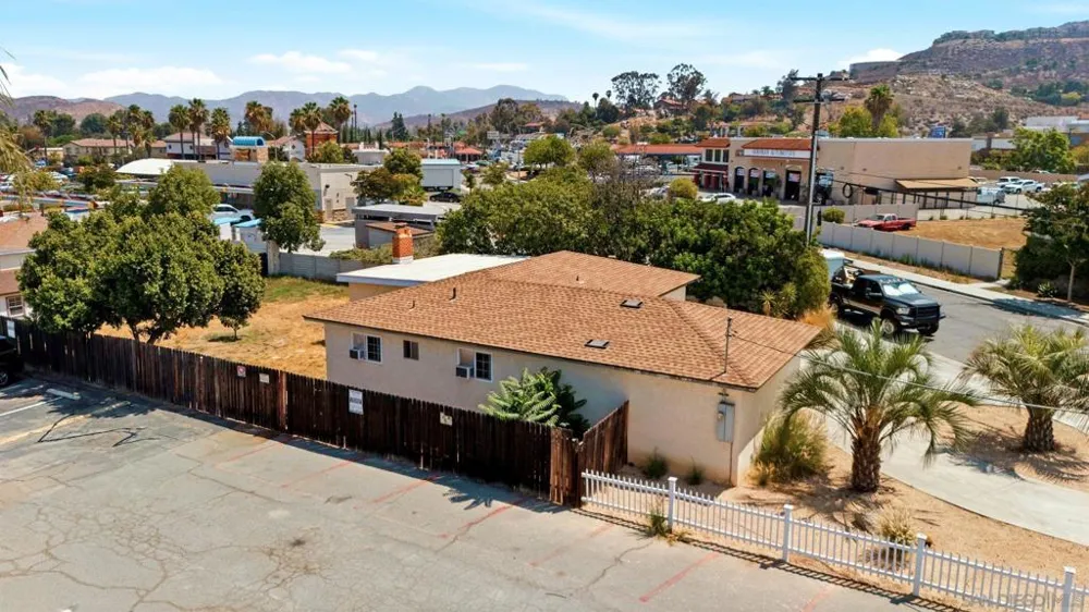 8852 Railroad Ave Santee, CA 92071