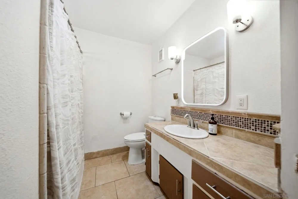 8852 Railroad Ave Santee, CA 92071