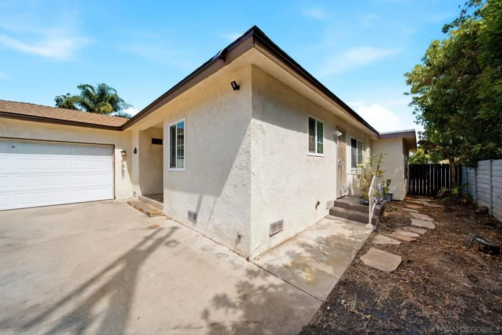 8852 Railroad Ave Santee, CA 92071
