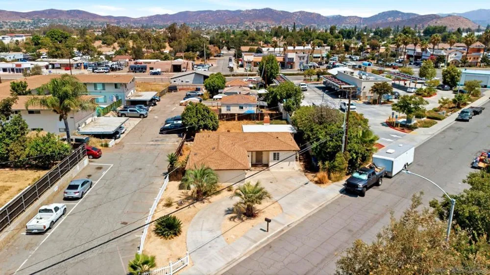 8852 Railroad Ave Santee, CA 92071