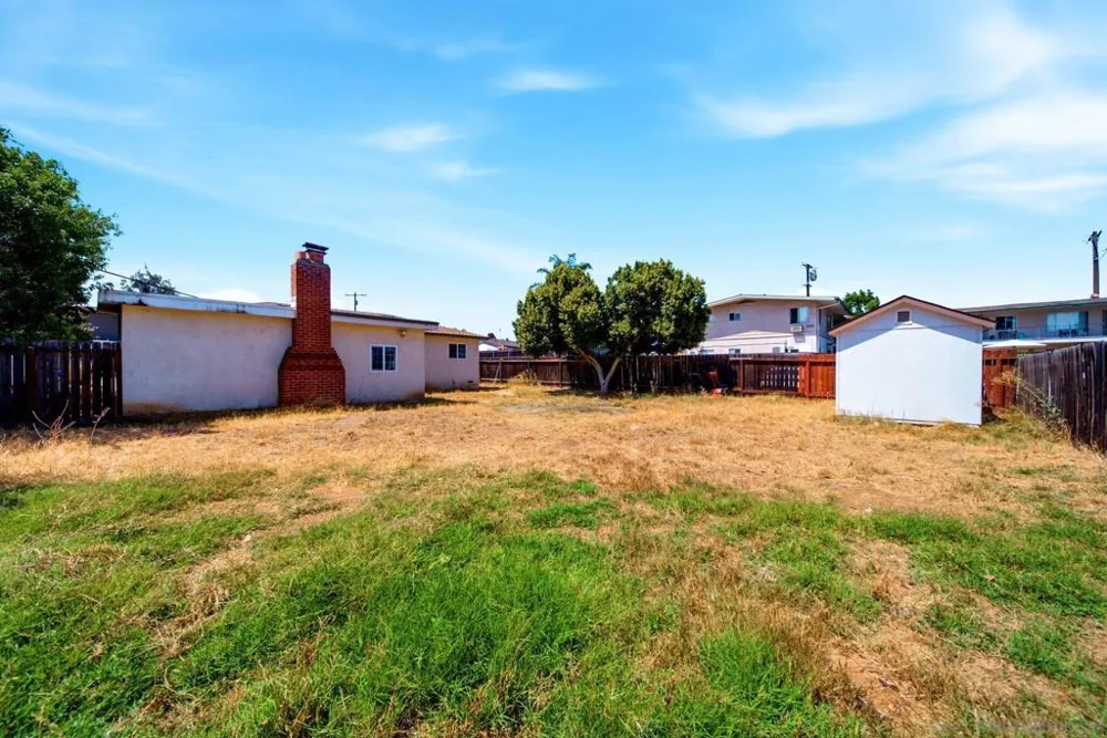8852 Railroad Ave Santee, CA 92071