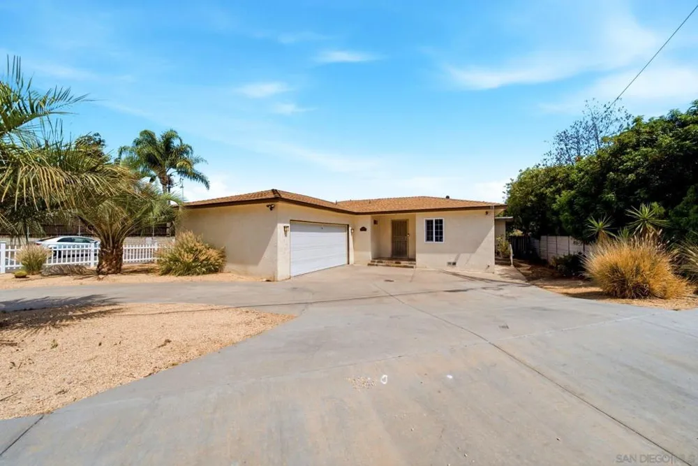 8852 Railroad Ave Santee, CA 92071