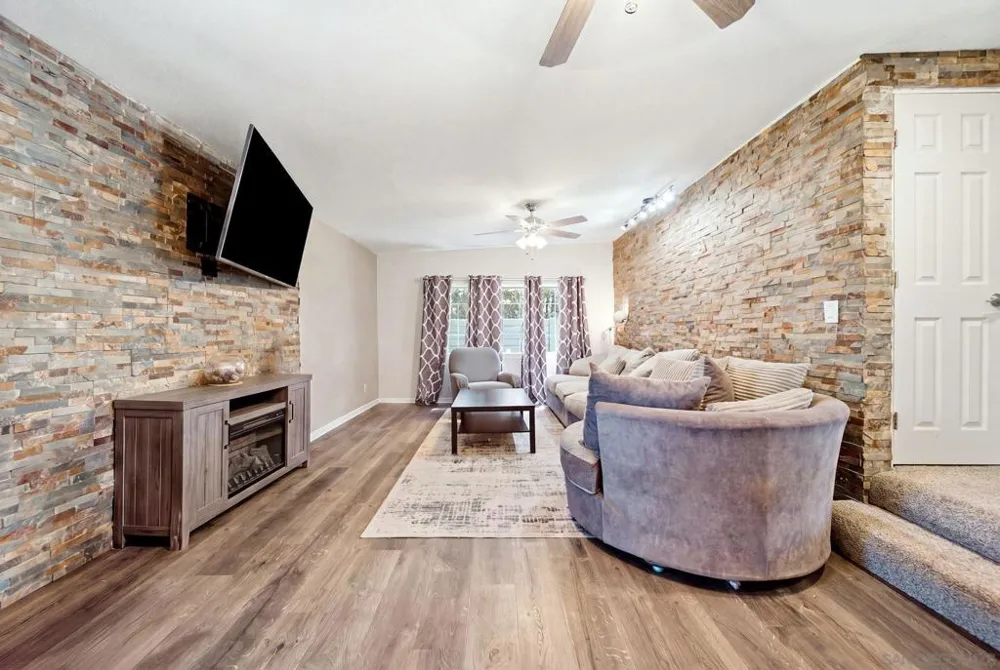 8852 Railroad Ave Santee, CA 92071