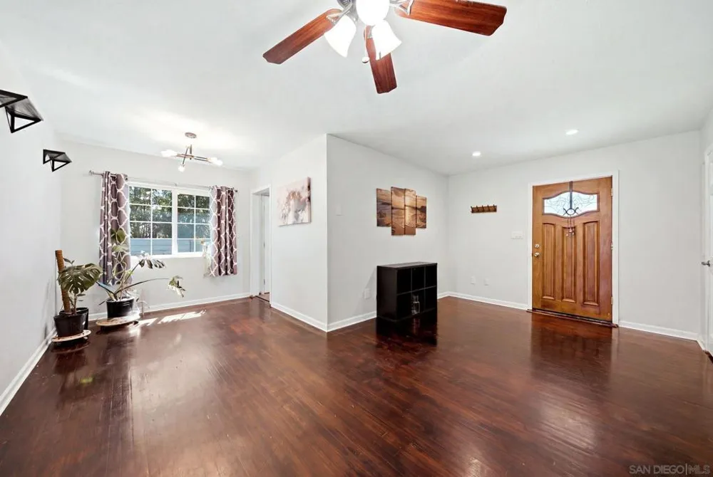 8852 Railroad Ave Santee, CA 92071