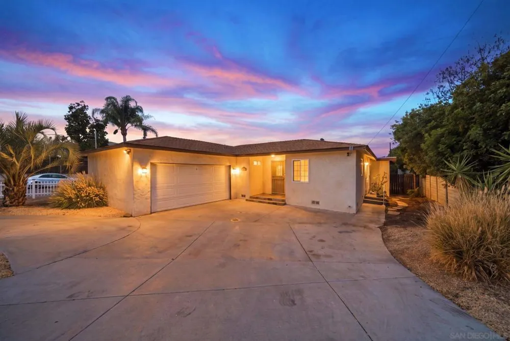 8852 Railroad Ave Santee, CA 92071