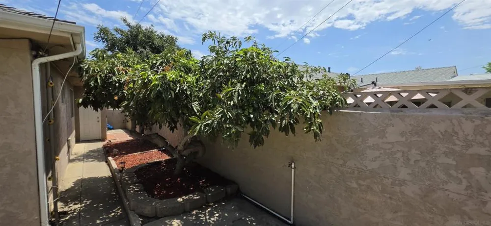 7060 Glenroy St San Diego, CA 92120