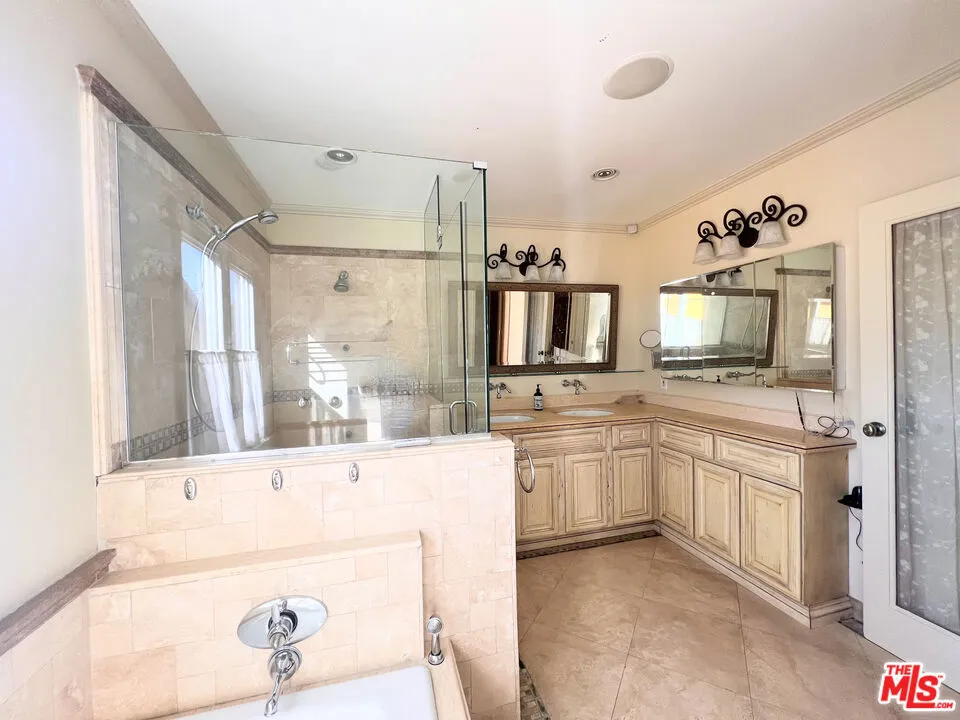 2652 S Bedford Street Los Angeles, CA 90034