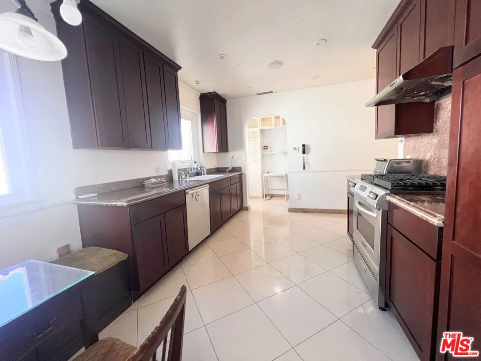 2652 S Bedford Street Los Angeles, CA 90034