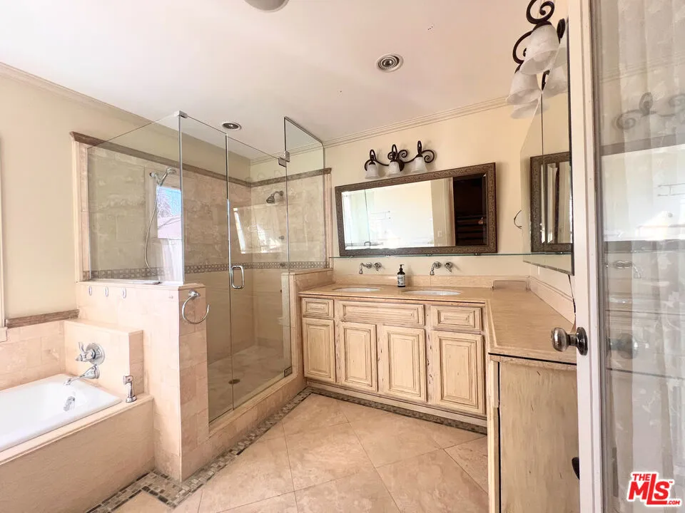 2652 S Bedford Street Los Angeles, CA 90034